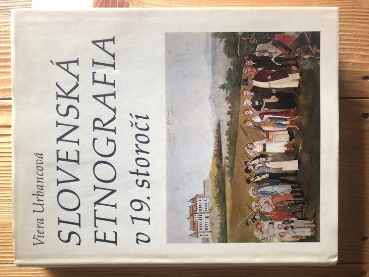 Žena v kroji, Hontianske Tesáre, okres Krupina - 6